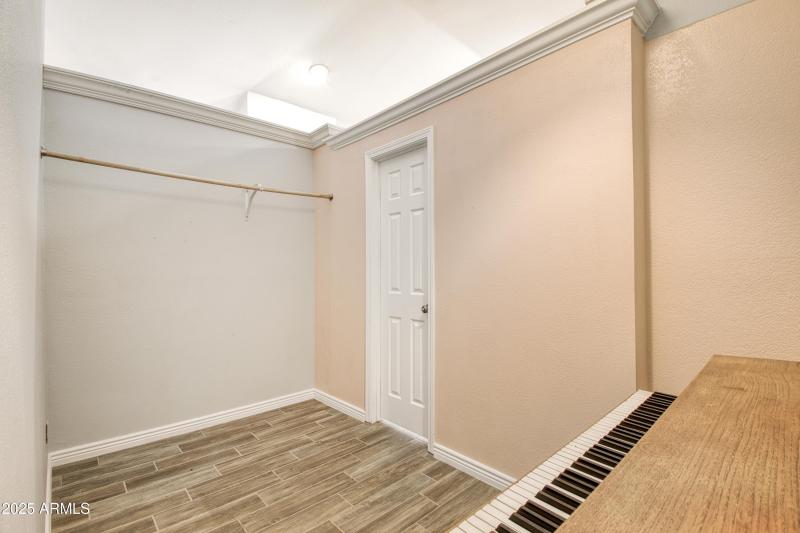 Bed 4 Closet