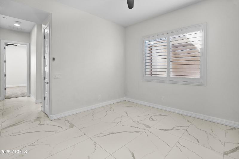 26330 N 98th Ln-32