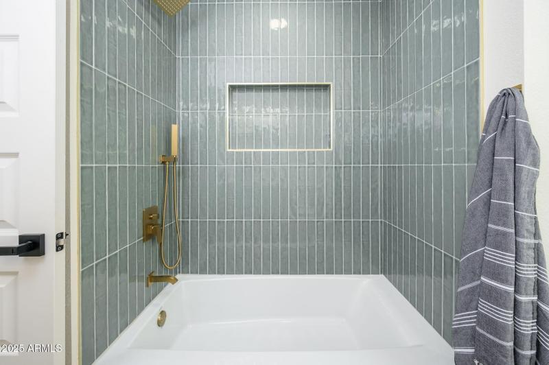 2-web-or-mls-BellaVista-10
