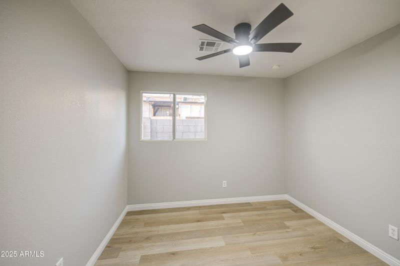 Bedroom 1-pic 1