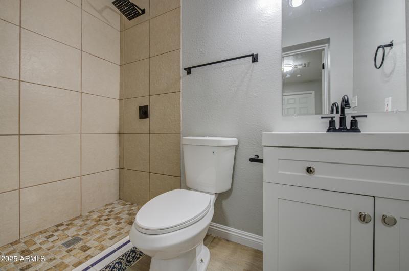 Bathroom 1-pic 2