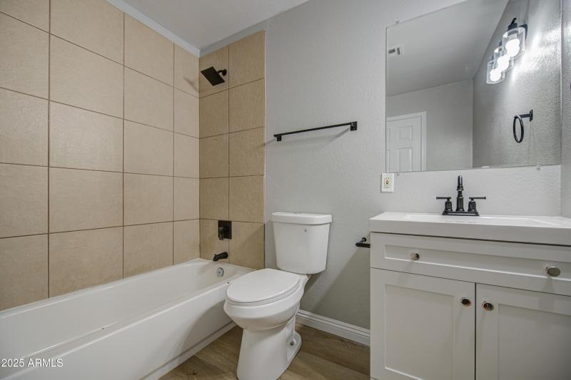 Bathroom 2-pic 2