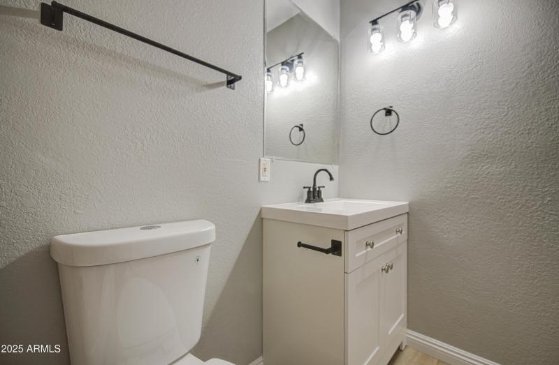 Bathroom 2-pic 3