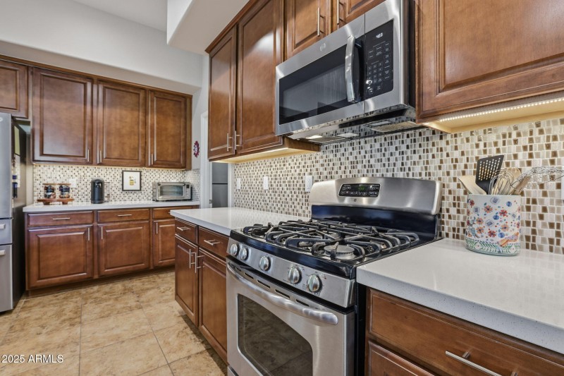 Gas Cooking & Undercabinet Lighting