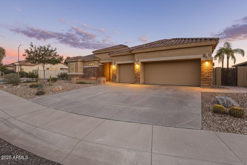 Desert Elegance in Stetson Valley