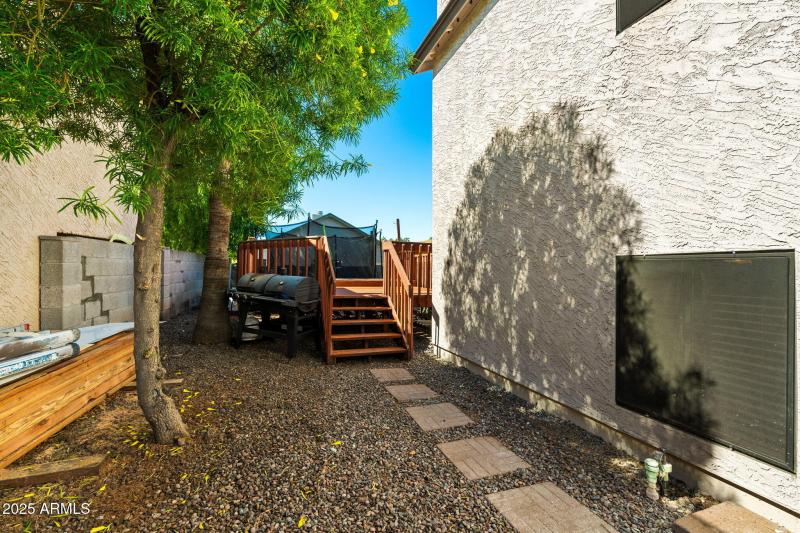 Large side yard