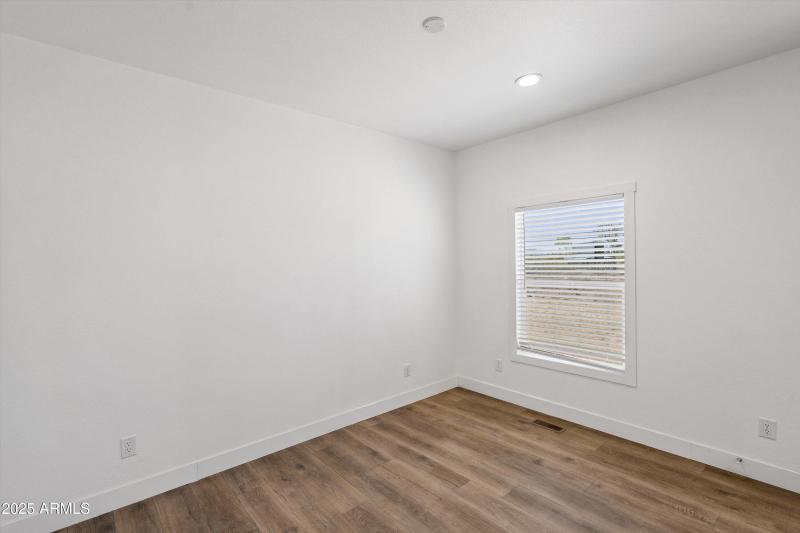 15-15-Dining Area