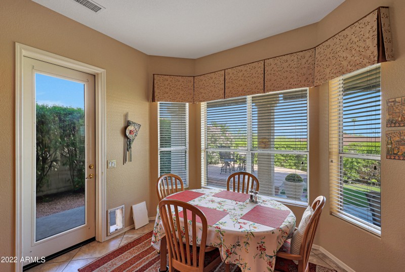 Cheery Breakfast Nook