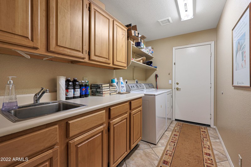 Large Laundry Room / Garage Entry