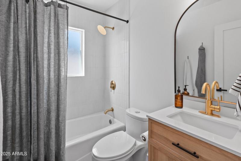 818 W Indianola Ave-24