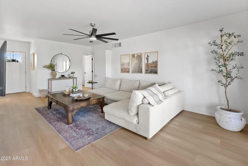 818 W Indianola Ave-30
