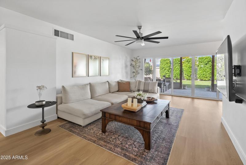 818 W Indianola Ave-32