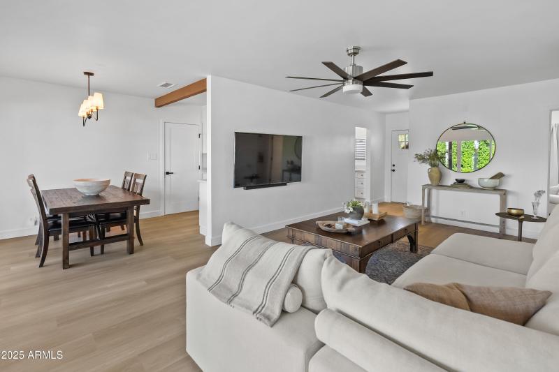 818 W Indianola Ave-37