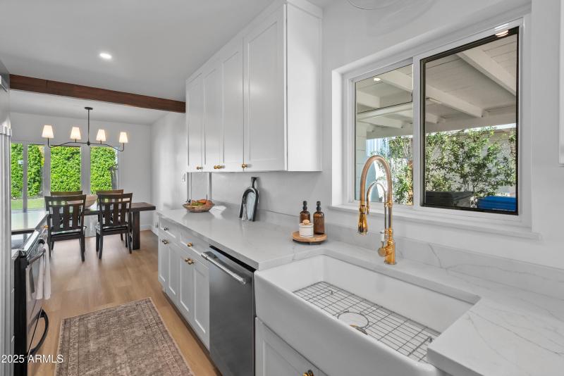 818 W Indianola Ave-38