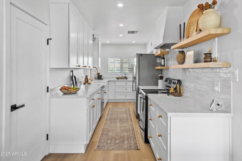 818 W Indianola Ave-42