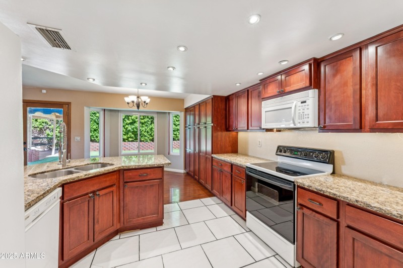 Kitchen, Alt View