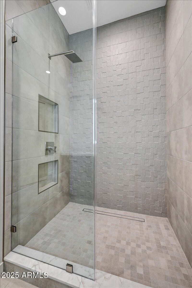 28-Guest Shower Detail