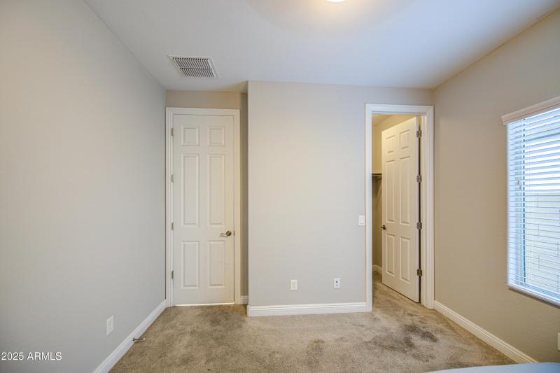 Bedroom 4-pic 2