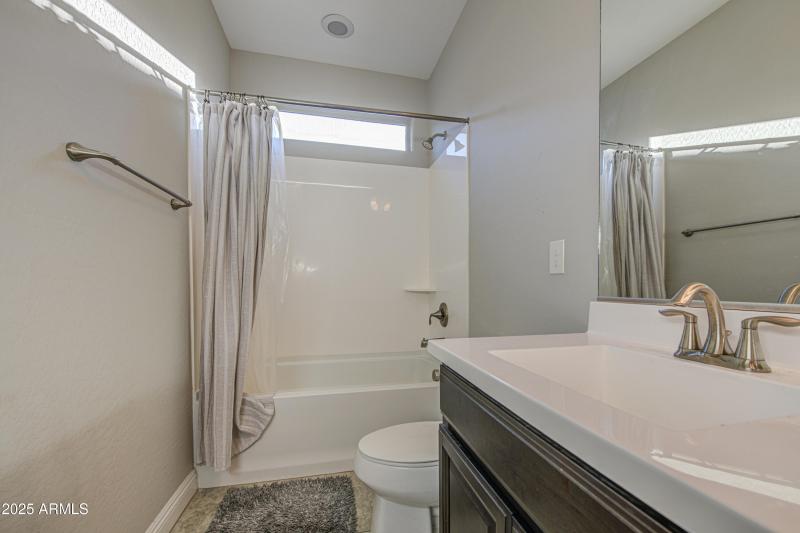 Bathroom 2-pic 2
