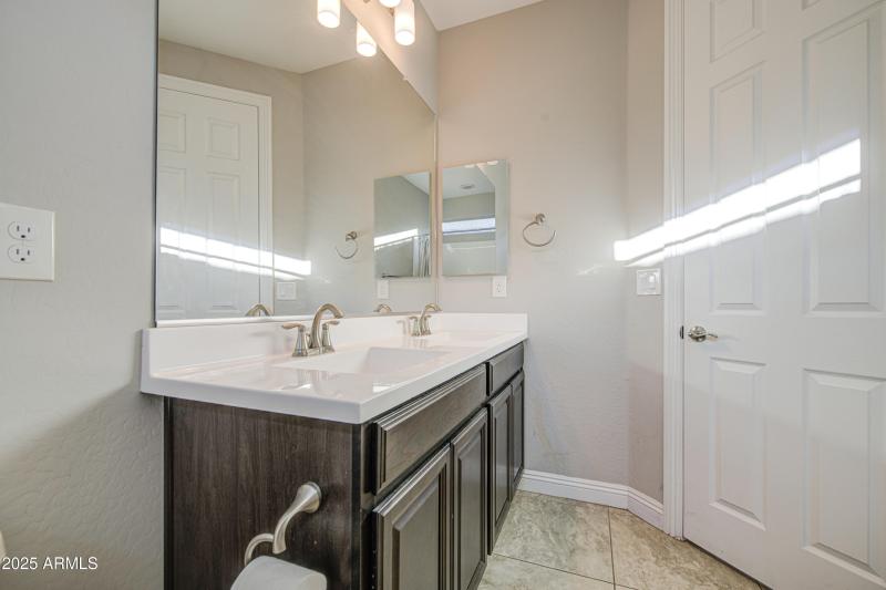 Bathroom 2-pic 3
