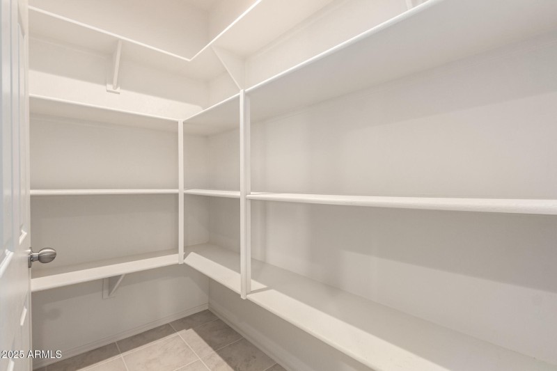 GRAND WALK IN PANTRY