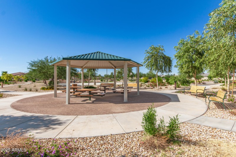 LARGE PARK & PLAYGROUND BLOCKS AWAY (1)