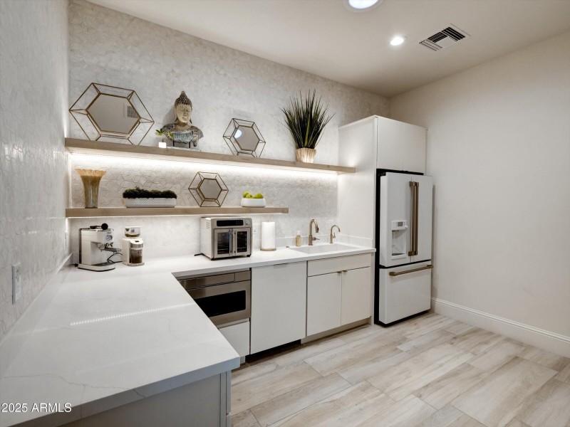 Hidden "dirty" kitchen