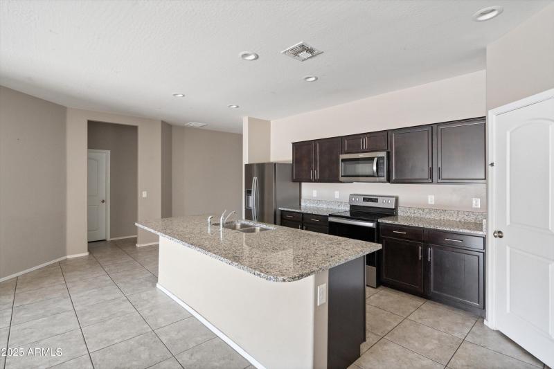 09-Kitchen