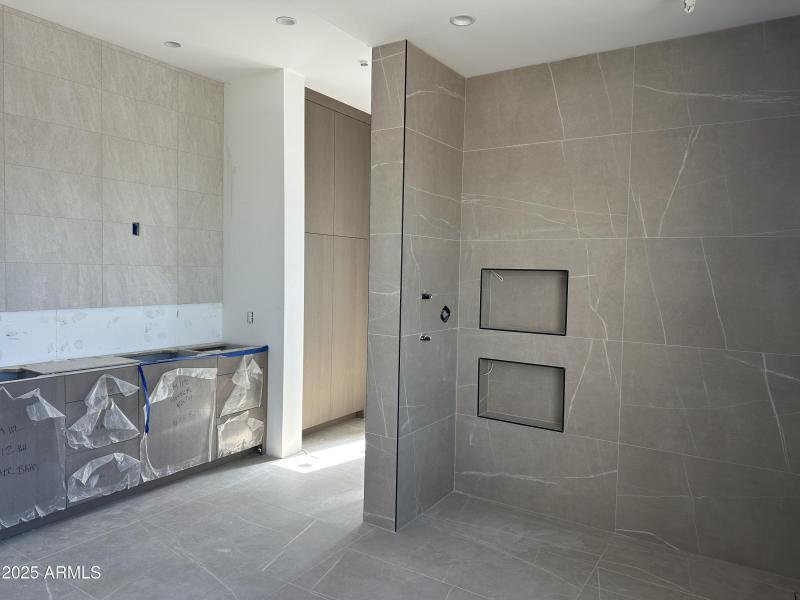 Primary Shower & Vanity (10.19)