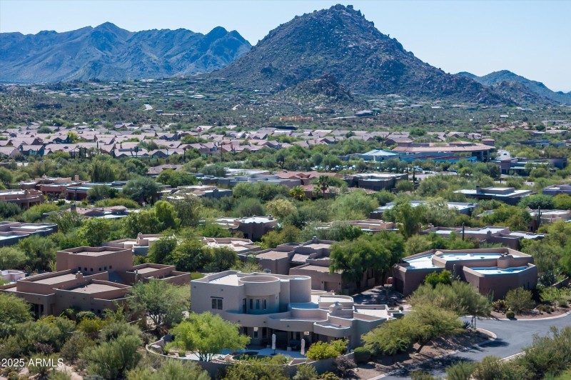 44-10918ESutherlandWay-44