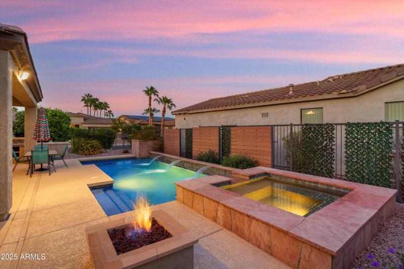 7-POOL-SPA-GAS FIREPIT-TWLIGHT