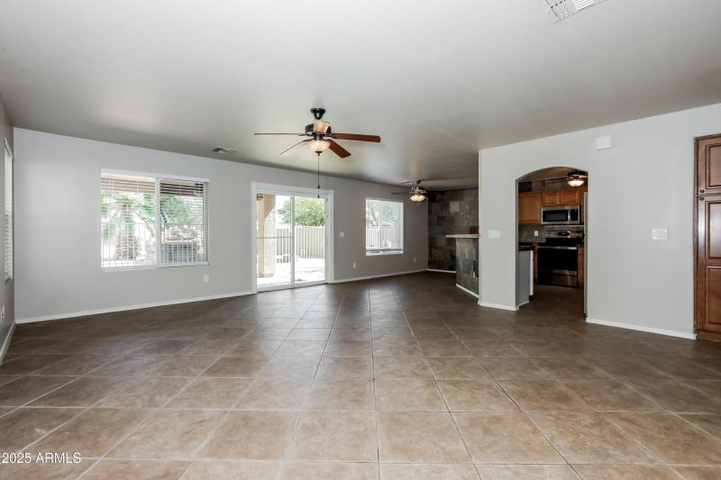 1006550.1498 E ROSEBUD DR - Living Room