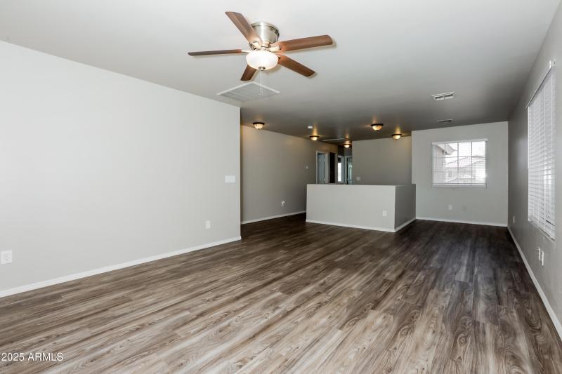 1006550.1498 E ROSEBUD DR - Loft