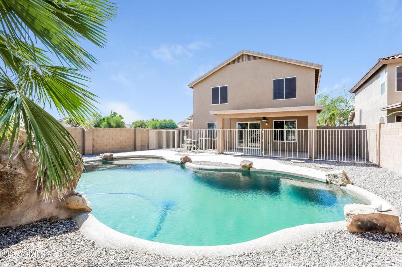 1006550.1498 E ROSEBUD DR - Rear View