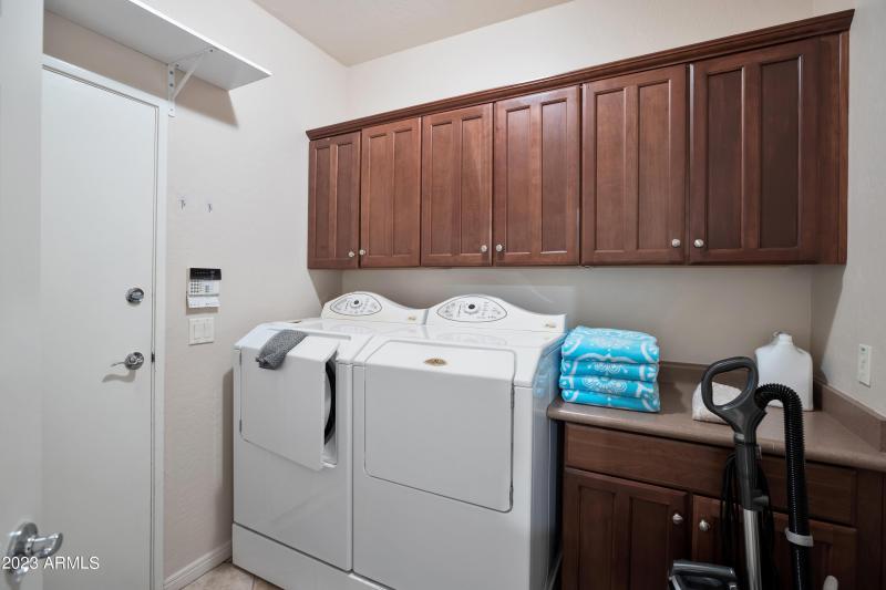 Full size laundry room