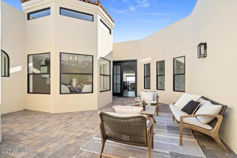 PRIVATE COURTYARD