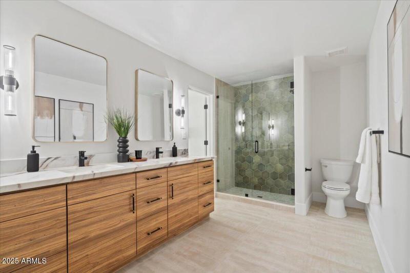 JUNIOR SUITE BATH