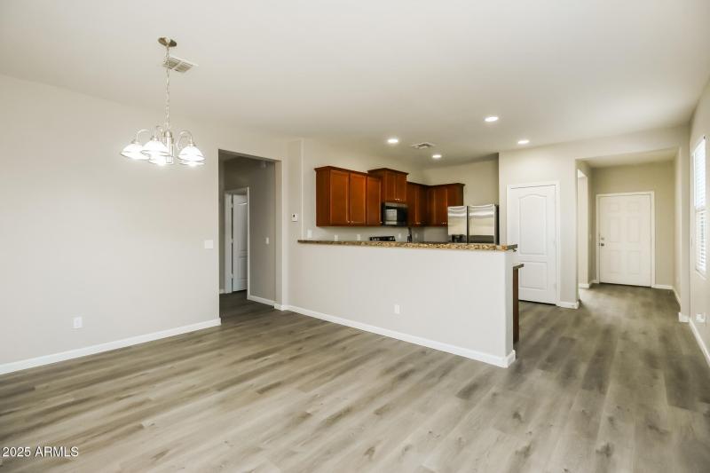 005-photo-dining-room-14869269