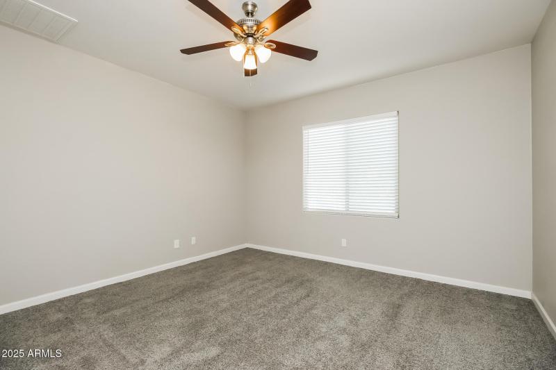 010-photo-main-bedroom-14869272