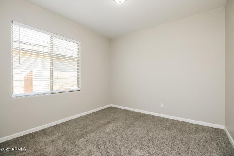 014-photo-bedroom-14869276