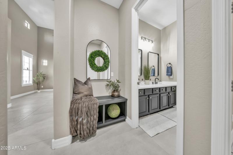 SECONDARY BATHROOM ENTRANCE