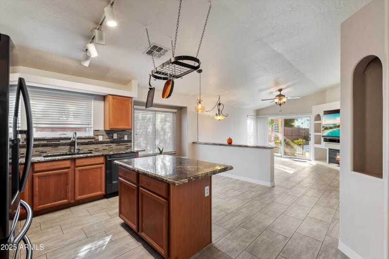 07-Kitchen to Dining