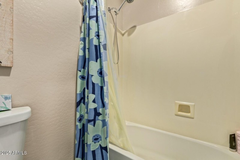 15-Guest Bath Tub-Shower