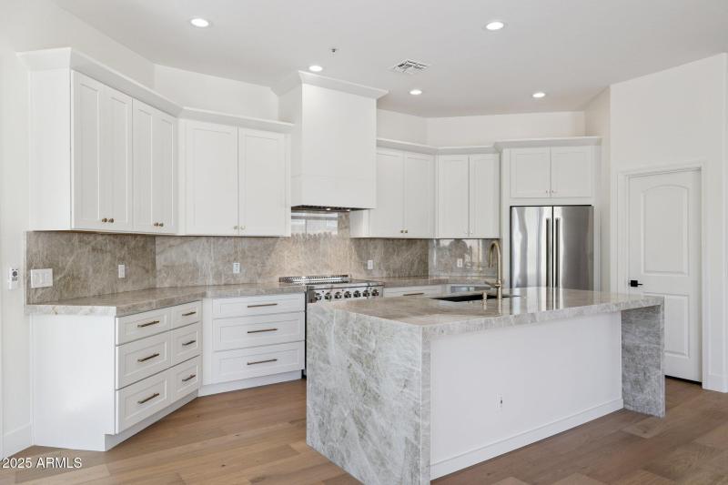 10-web-or-mls-8179-e-sierra-pinta-dr