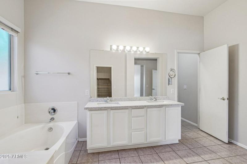 17-web-or-mls-W Ironwood St-S2010-017