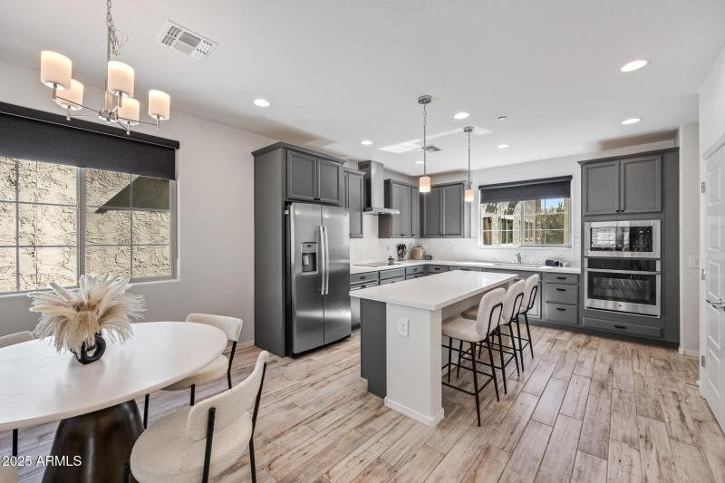 Dining & Kitchen