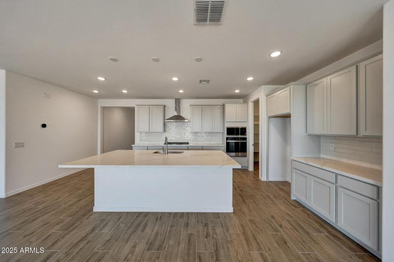 PHX_Las Ventanas_Lot 2020_Garnet_18381 M