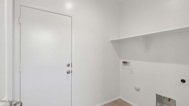 Caroline laundry room