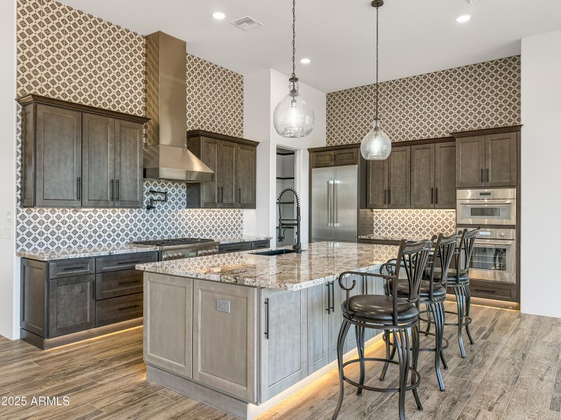 Gourmet Kitchen – Hood & Pot Filler