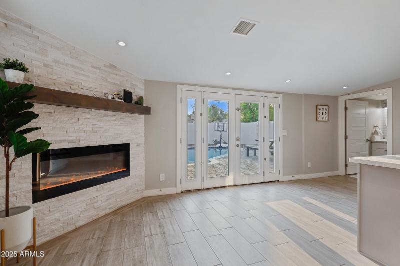 4602 N 75th St-23